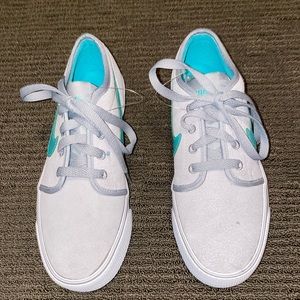 NWOB-  Women’s Nike Toki Low sneakers